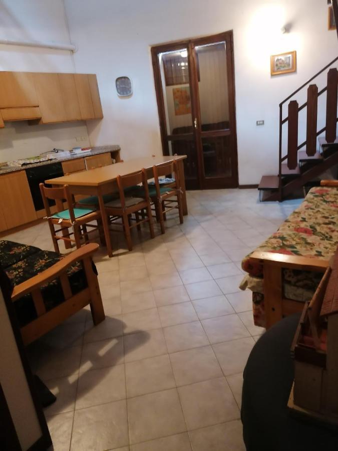 Casa Vacanze 'La Piazza' Villa Zone Exterior photo